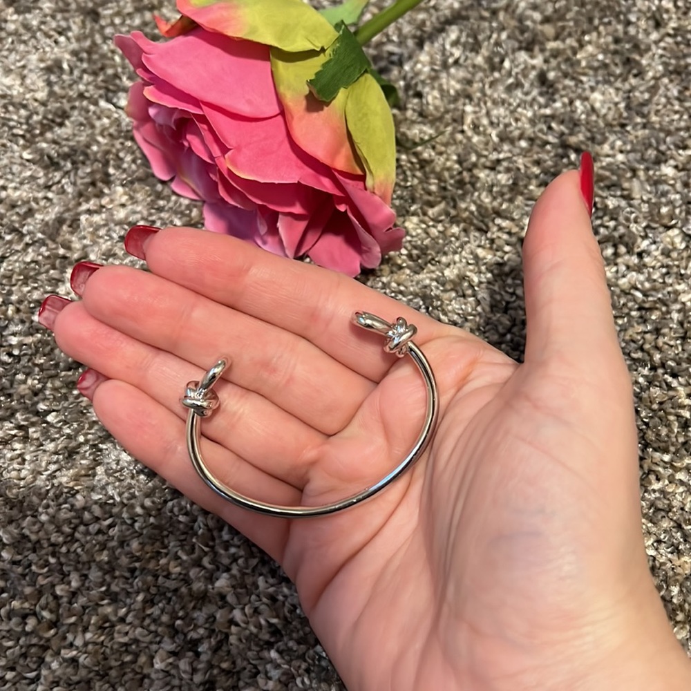 ❤️☀️Henri Bendel cuff!!☀️❤️